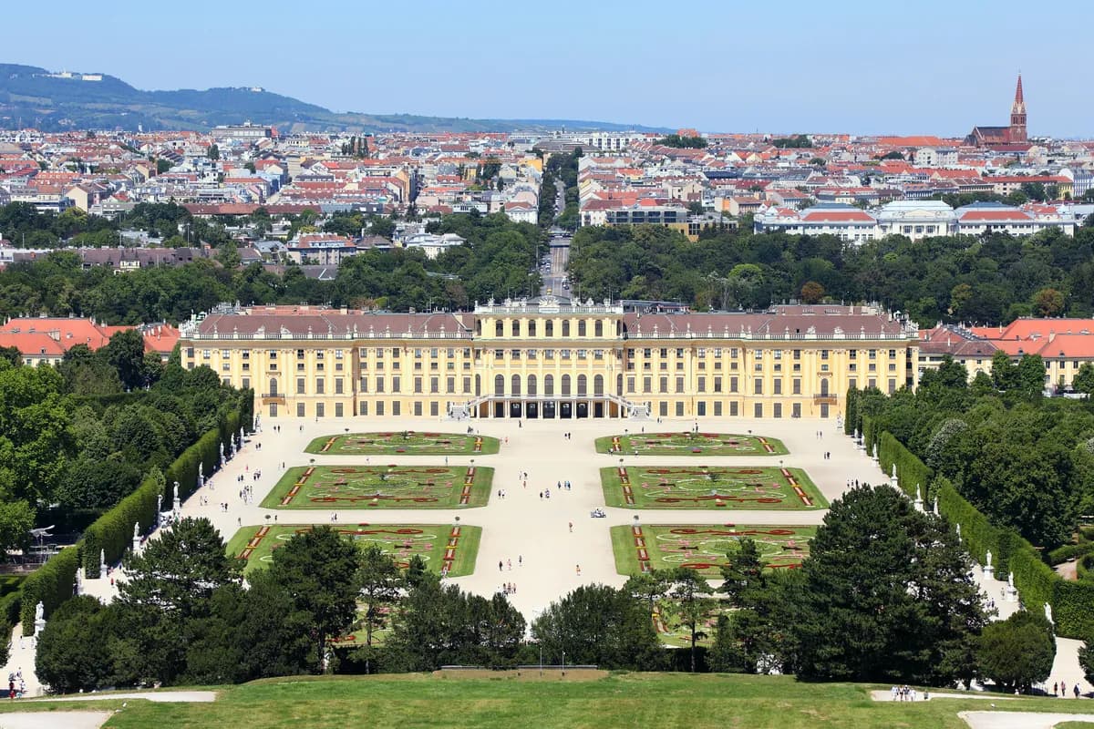 Schönbrunn Sarayı